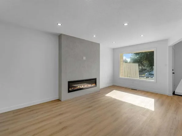 7630 W 24th St SE, Calgary, AB T2C 0Y8