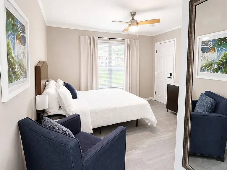 Dressing nook incl. full length mirror & hanging wardrobe (not pictured)