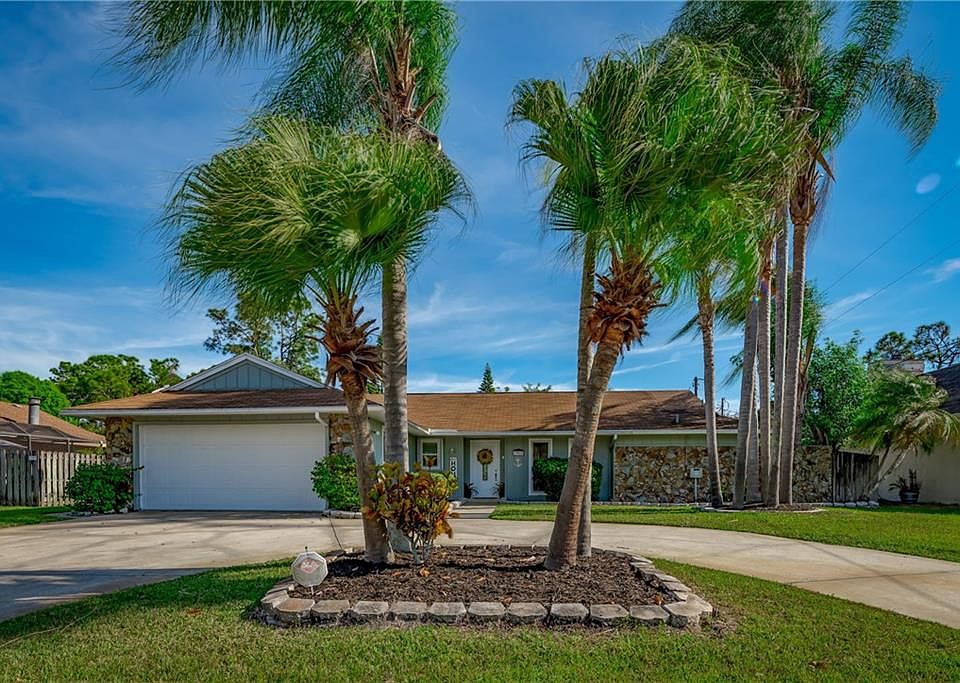 1st image of 1063 SE Floresta Dr