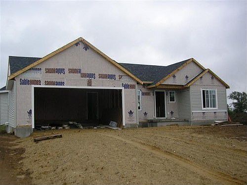 4th image of 35 Horseshoe Ct