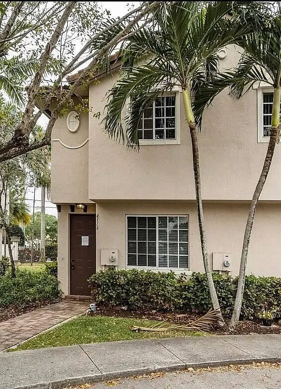3 bed, 2.5 bath, 1344 sqft, $2,200 — Photo 1
