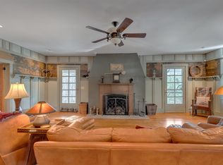 2761 James River Rd, Howardsville, VA 24562