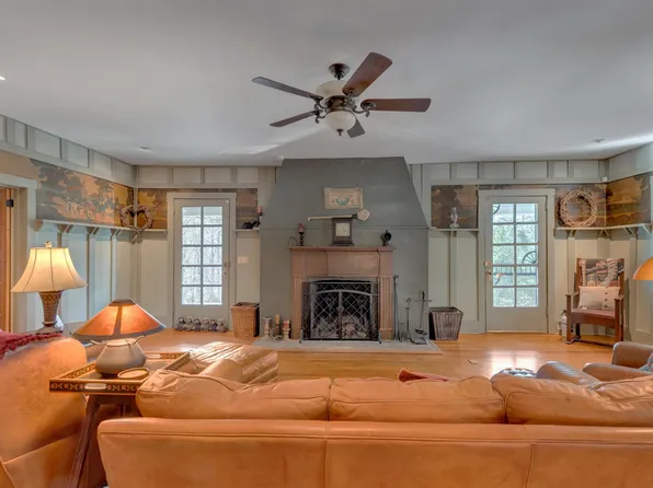 2761 James River Rd, Howardsville, VA 24562