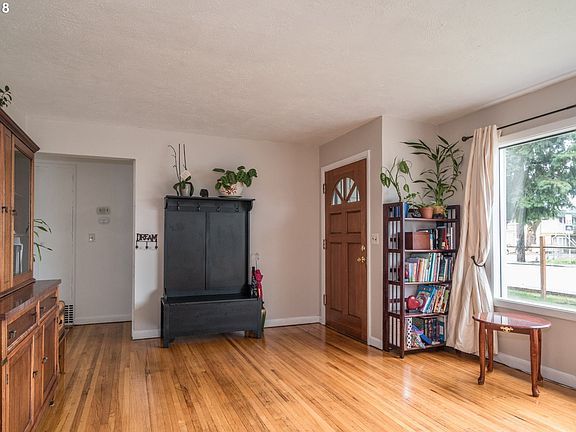 4th image of 6318 NE Hazel Dell Ave