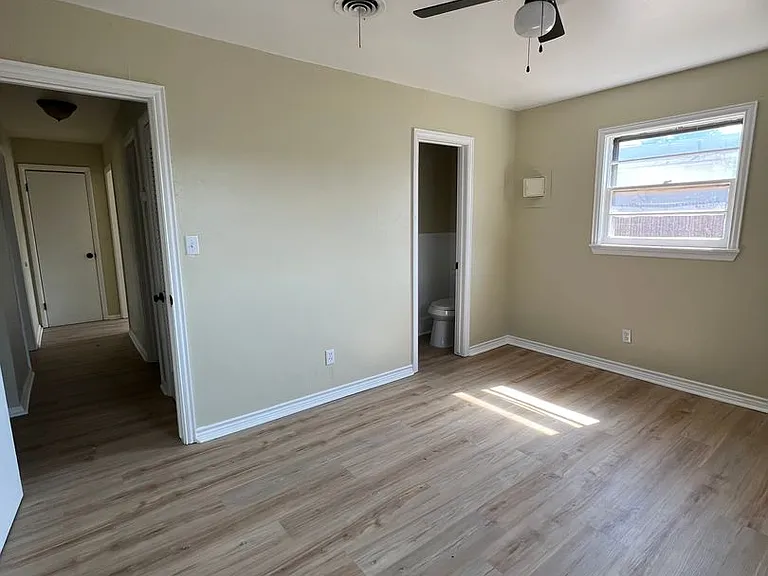 302 N Forest St — Photo 6