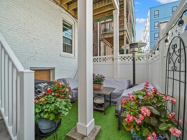 340 Meridian St #1 — Photo 16