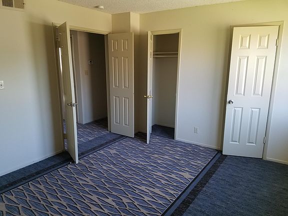 3rd image of 535 Cabana Way