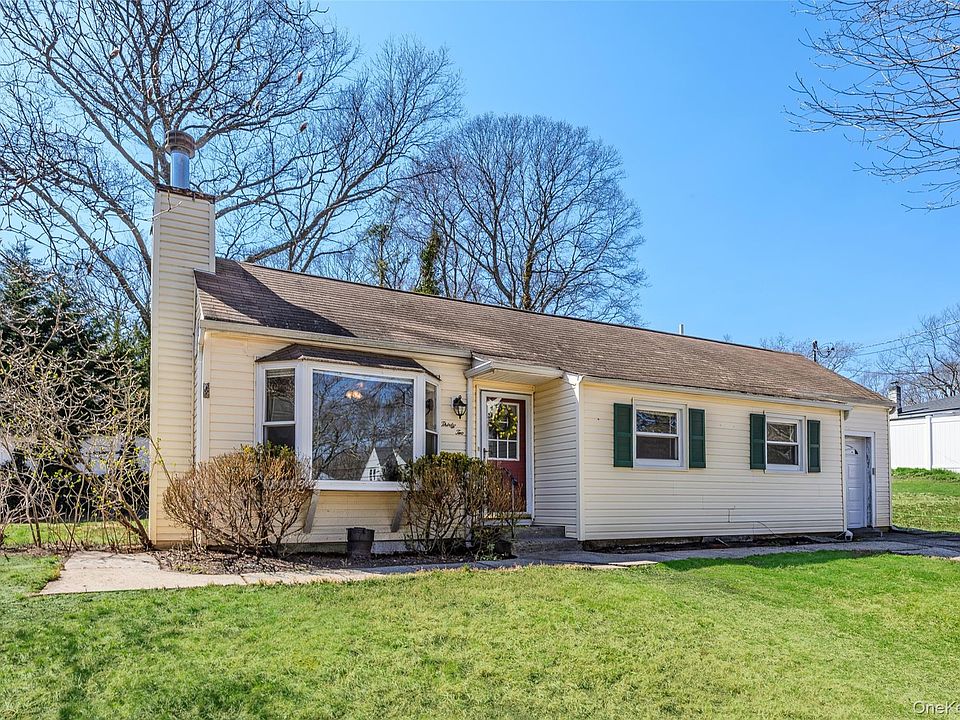 1st image of 32 Hewlett Drive