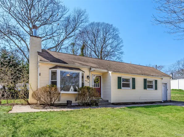 32 Hewlett Drive, Sound Beach, NY 11789