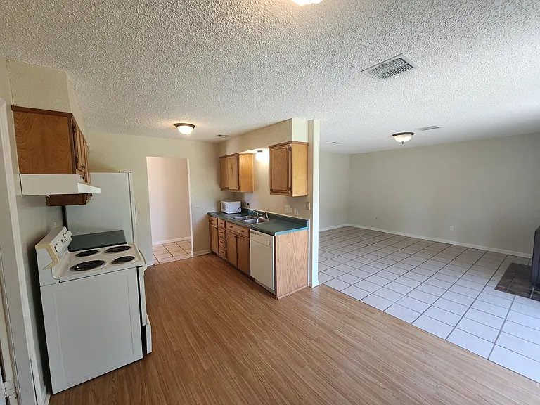 14371 NE 5th St — Photo 13