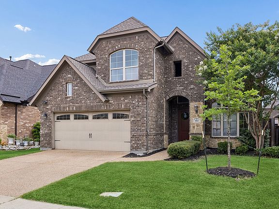2nd image of 1014 Dunhill Ln