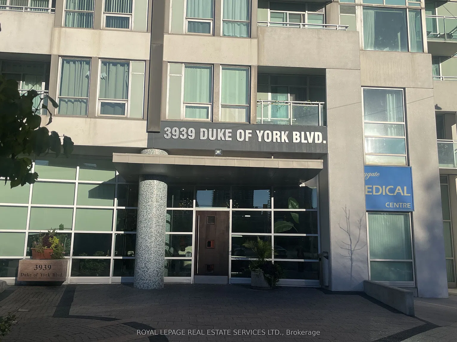 3939 Duke Of York Blvd — Photo 2