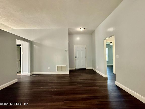 4th image of 6841 Ridgeview Ave