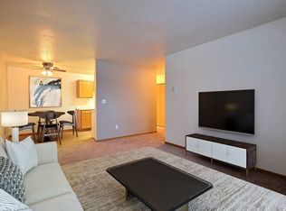 Dakota Manor, Fargo, ND 58103