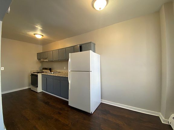 4th image of 2020 Elmhurst St #106