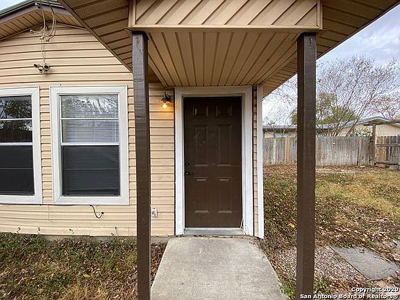 5th image of 130 Gayle Ave