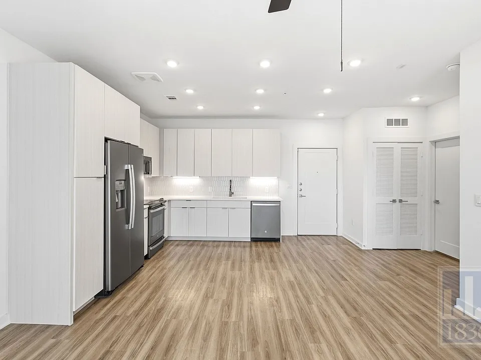 4802 S Congress Ave #514