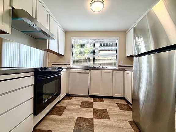3rd image of 4453-4455 SW Garden Home Rd