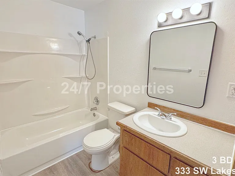 333 SW Lakeshore Dr — Photo 8
