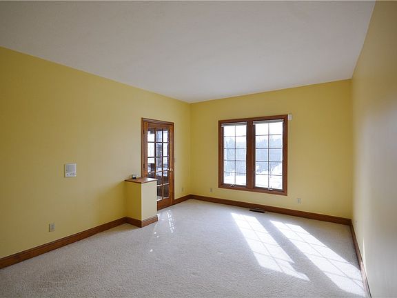 3rd image of 118 William Dr