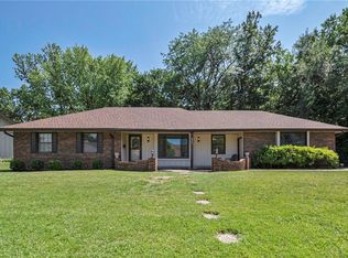 6900 Lakeshore Dr, Raytown, MO 64133