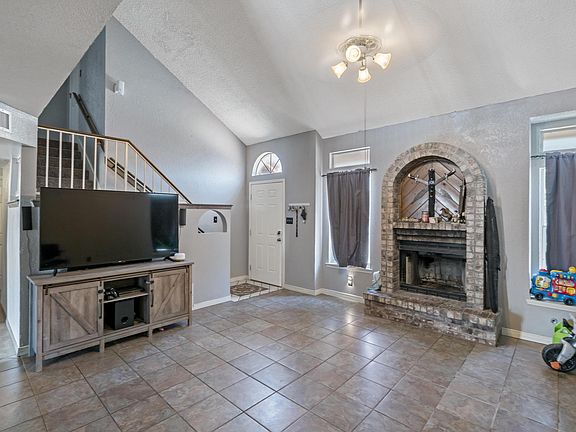 4th image of 4509 Fairbanks Dr