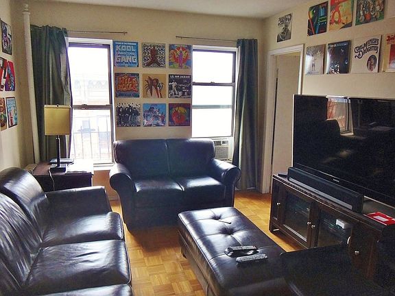 3rd image of 25 Cornelia St APT 27