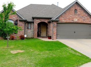 2906 S B St, Rogers, AR 72758