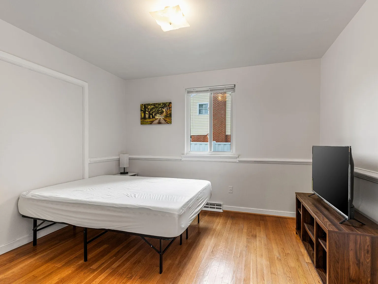 4 bed, 3.0 bath, 1706 sqft, $910 — Photo 1