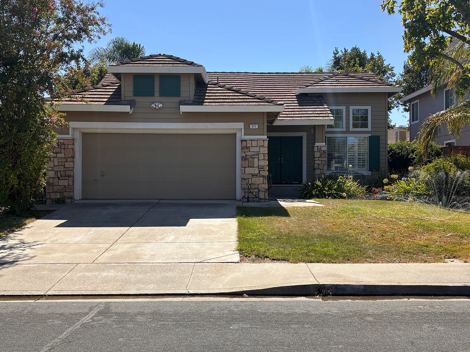 3 bed, 1372 sqft, $3,200 — Photo 1