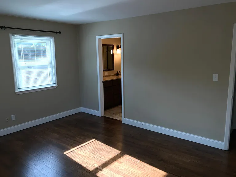 1102 Devonshire Dr — Photo 11