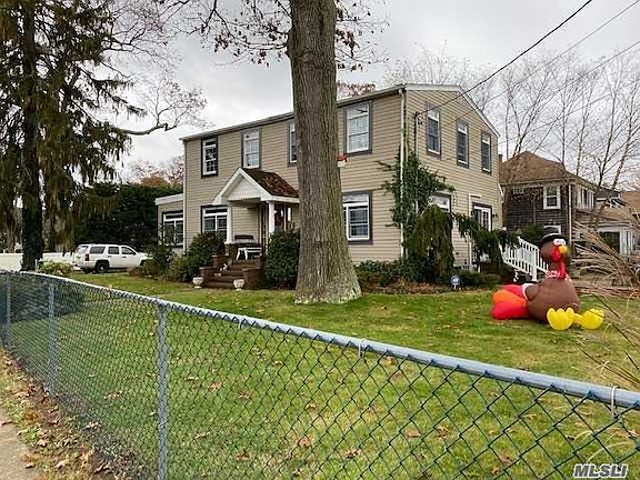 2nd image of 240 Bayview Ave