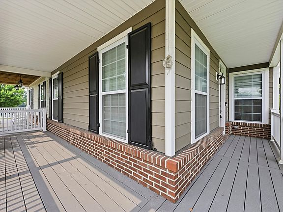 2nd image of 160 Shilling Ave