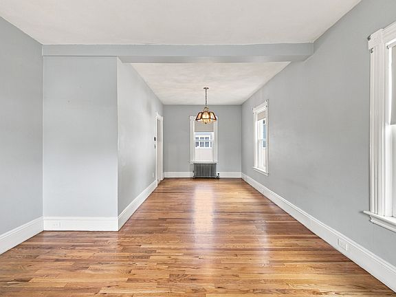 3rd image of 16 Lochwan St #16