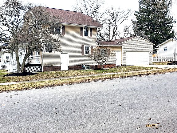 4th image of 215 Westwood Ave