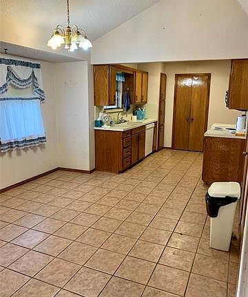 4th image of 257 Greensprings St