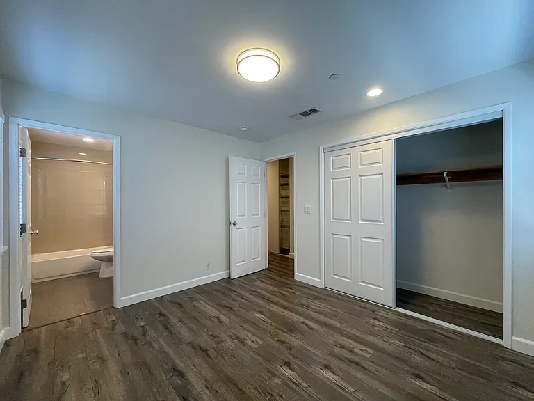240 W Lemon Ave #B — Photo 8