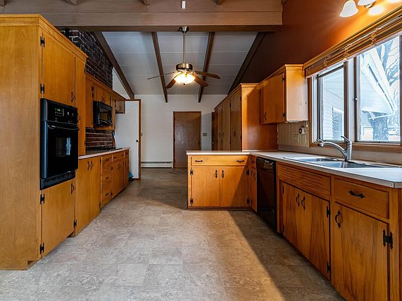 3rd image of 1305 E Ave