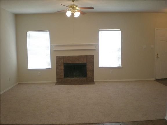 4th image of 3706 Clubview Dr