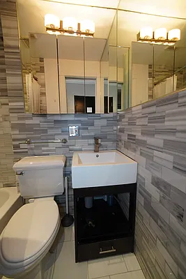 Bathroom, photo 2