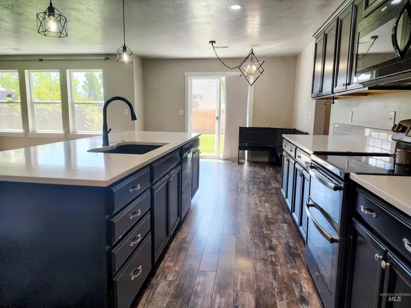 3711 E Holly Ridge Dr, Nampa, ID 83686