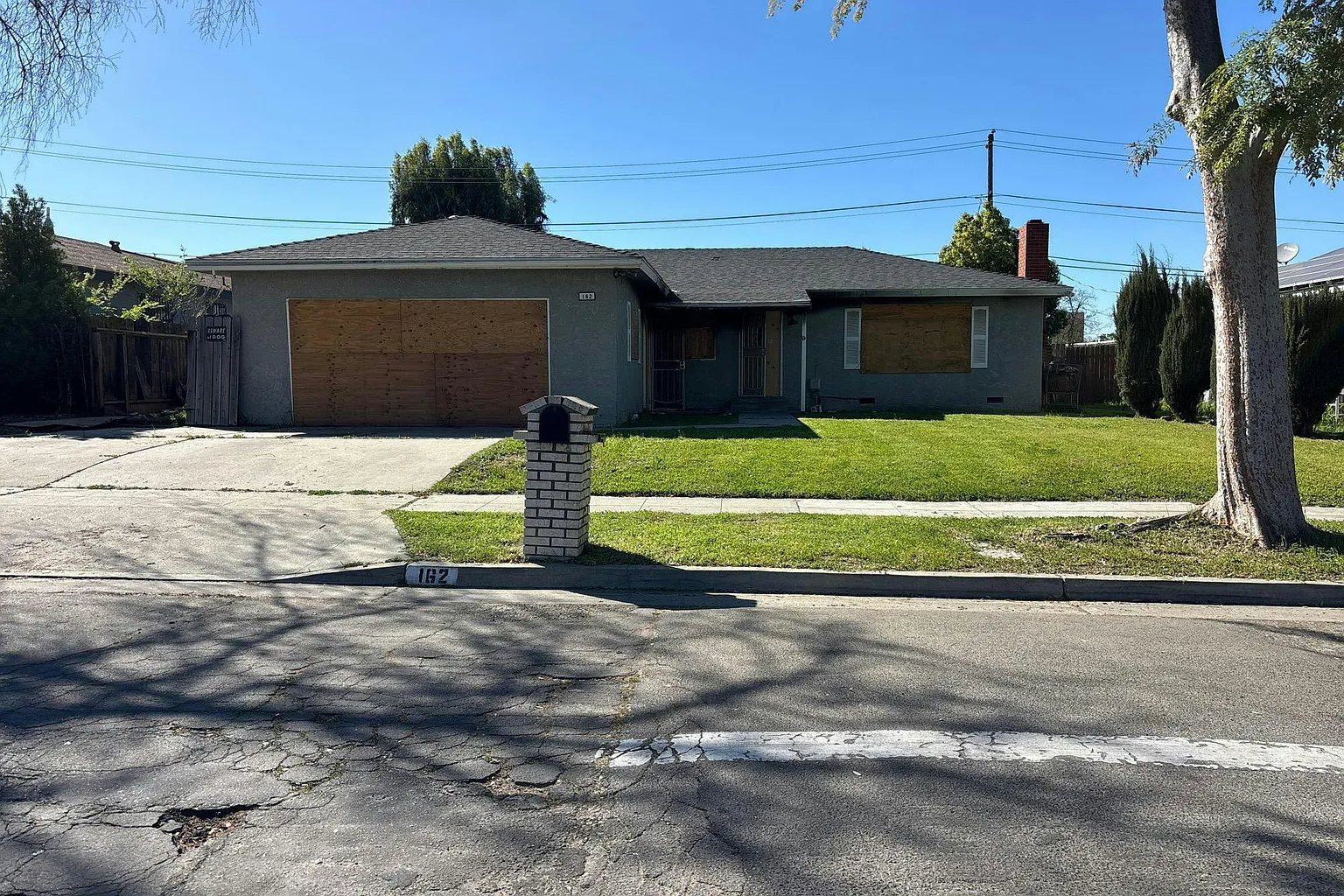 162 S Winery Ave photo 1