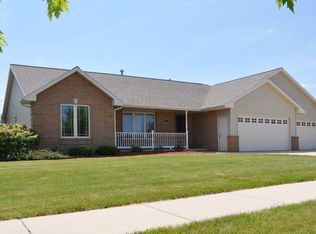 411 Southern Star Ln, De Pere, WI 54115