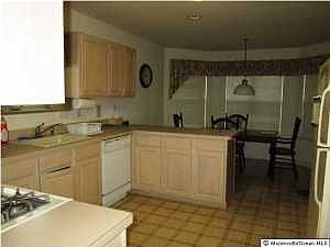 3rd image of 16 Pine Valley Ct