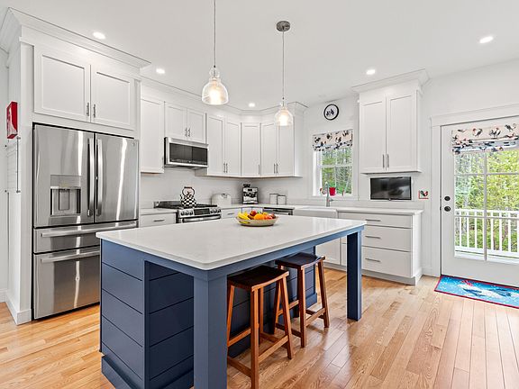 2nd image of 25 Holbrook Farms Way