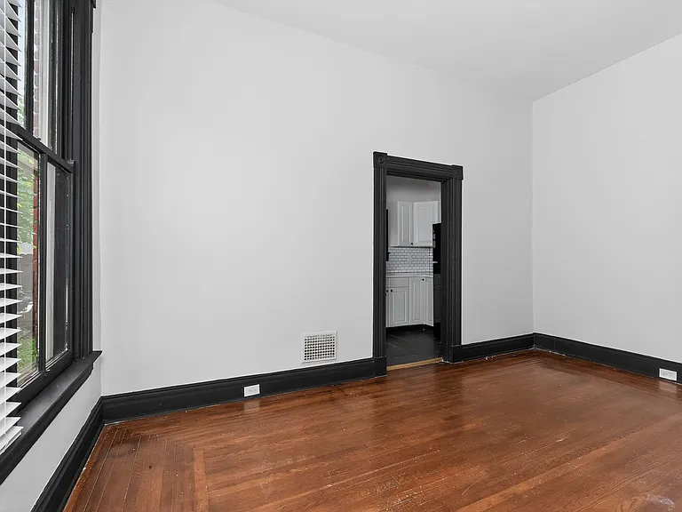 223 E 15th St #1 — Photo 13
