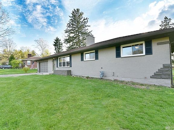 3rd image of 689 Sueden Dr