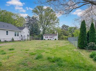 8 Magnolia Pl, Hampton, VA 23669