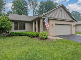 609 Lakeside Cir, Midland, MI 48640
