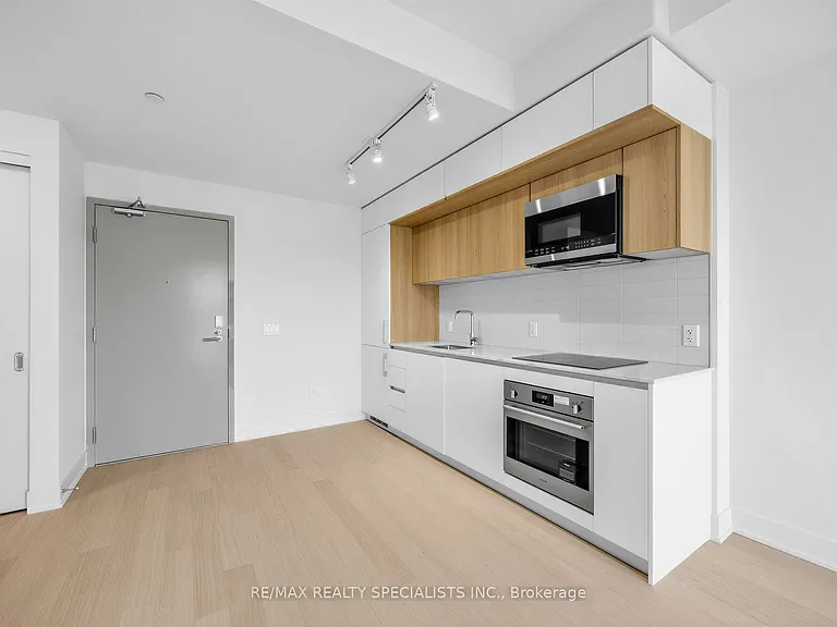 322 Dupont St #907 — Photo 7